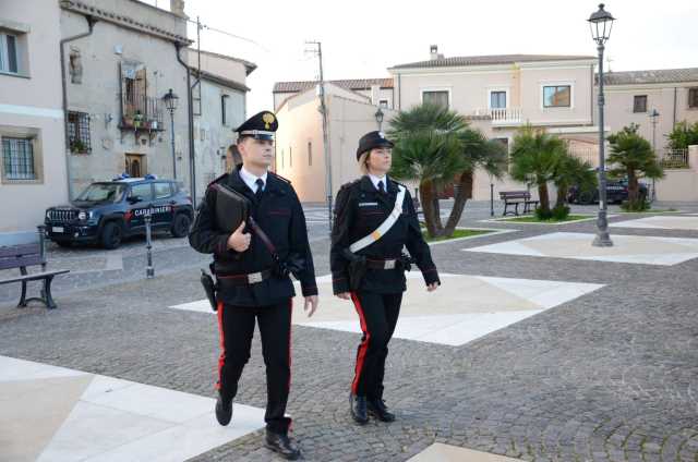 Figli tra 12 e 15 anni assenti da giorni a scuola: denunciati i genitori a San Gavino