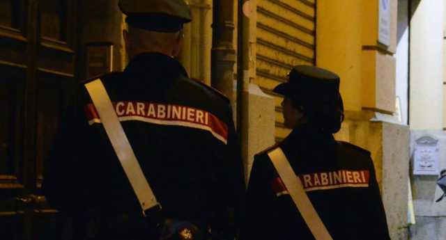 "Aiuto, il mio ex mi sta minacciando con un coltello": l'allarme a Cagliari, operaio arrestato