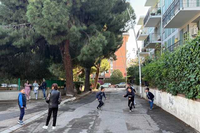 Niente auto e bimbi per strada: a Pirri inaugurate due strade scolastiche