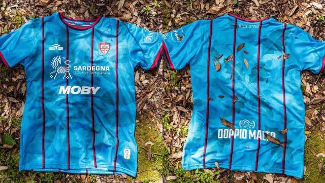 Il Cagliari presenta la terza maglia per la prossima stagione: "Celebriamo il nostro patrimonio boschivo"